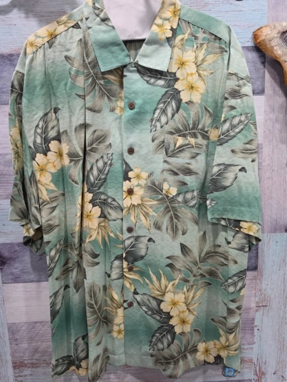 Bermuda Bay Men's XL Silk Green Hawaiian Button Down Shirt